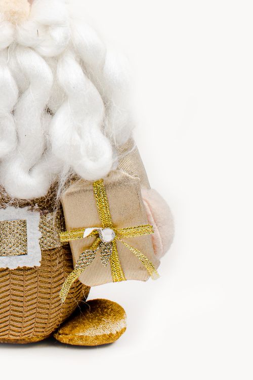 Papai noel com caixa de presente