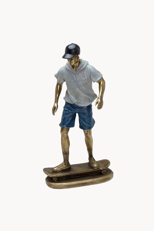 Escultura Skatista em Resina