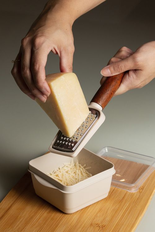 Ralador Pratic Chef em Aço Inox com Cabo em Madeira