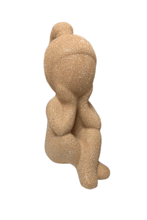 Menina sentada