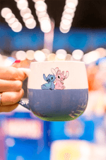 Caneca de Ceramica Maggie Stitch e Angel Namorados 400ml