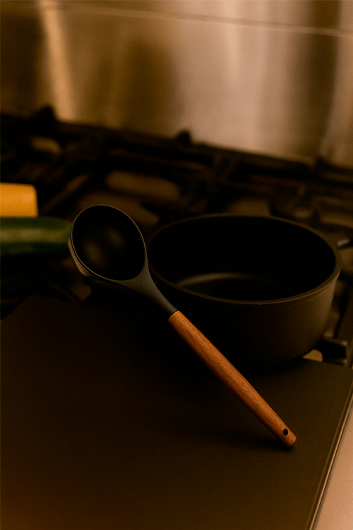 Concha Pratic Chef em Silicone com Cabo em Madeira
