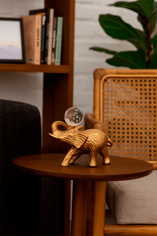 escultura de elefante dourado 1