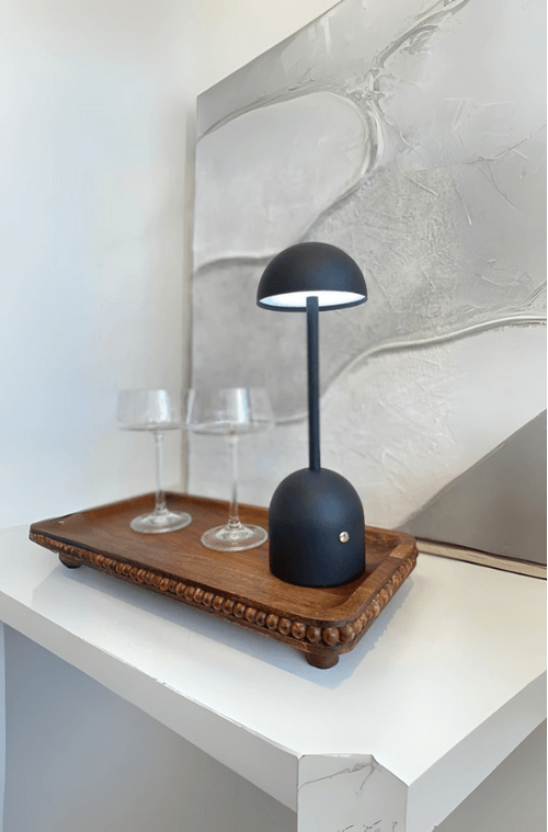 Luminária de Mesa Preta em Metal com Led