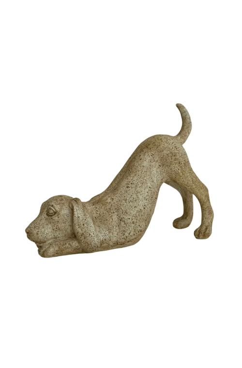 Escultura de Cachorro de Rabo em Pé