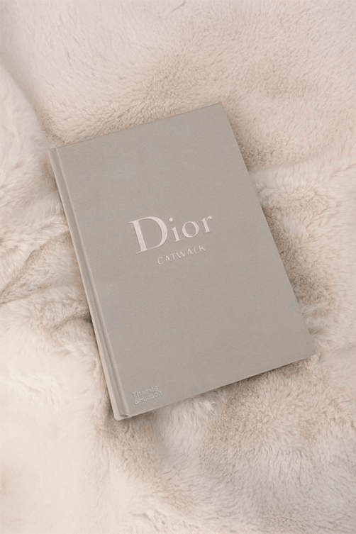 Livro Dior em Capa Dura