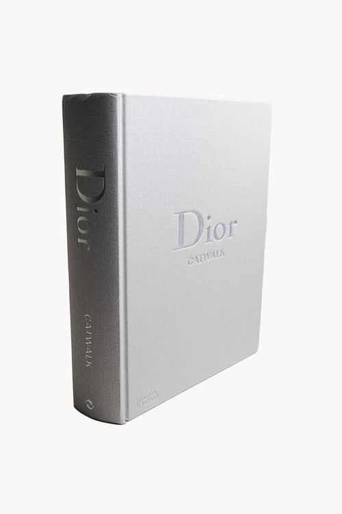 Livro Dior  em Capa Dura