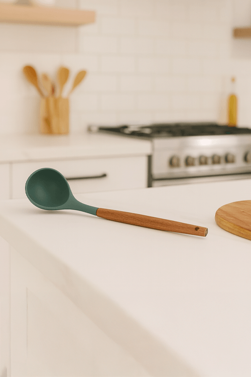 Concha Pratic Chef em Silicone com Cabo em Madeira
