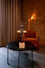 escultura homem sentado1