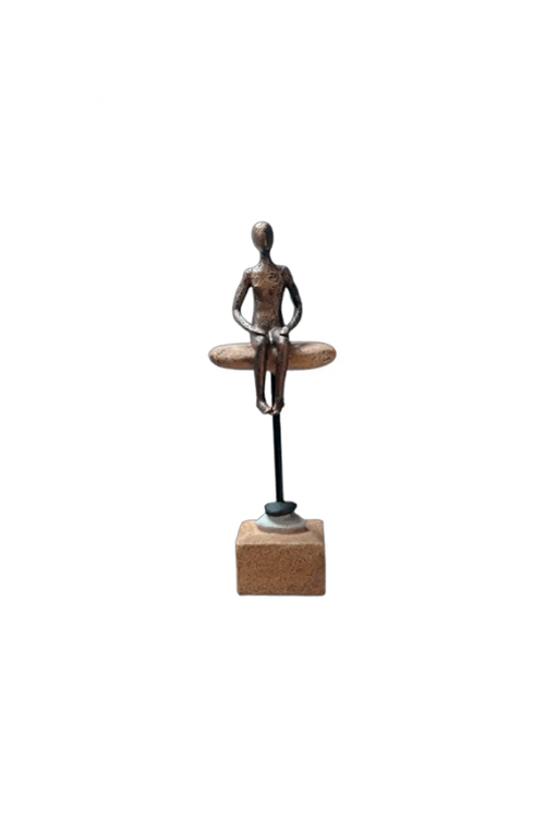 Escultura Homem Sentado em Pedra Terracota