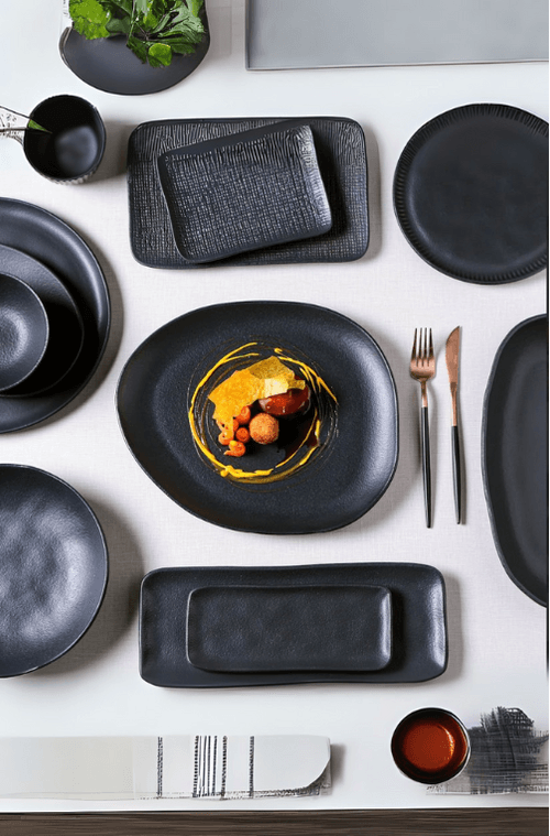 Prato Raso Oval Orgânico Preto Matte em Stoneware