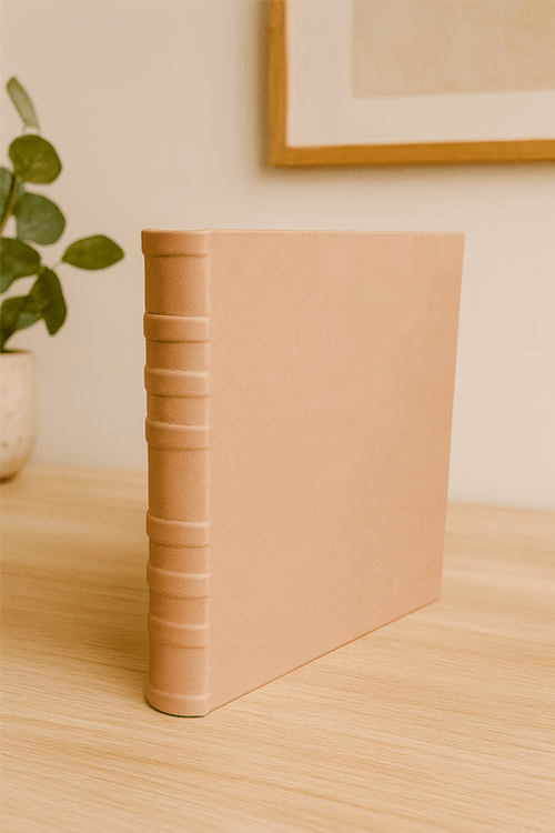 Livro Decorativo com Revestimento em Pu Salmão
