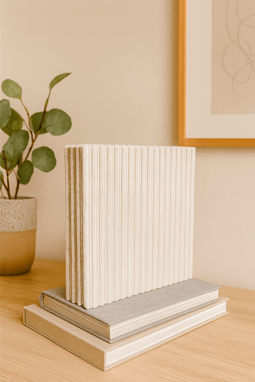 Livro Caixa Decorativo em Mdf com Capa em Veludo