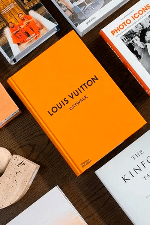Livro Decorativo Louis Vuitton Catwalk Rytter