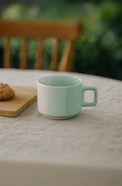 xicara-de-cafe-verde-e-bege-01
