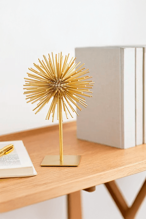 Escultura Pequena de Ouriço Dourado com Pé